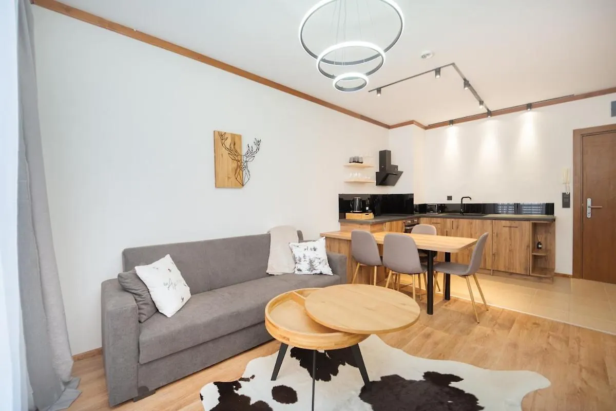 דירות Host2U Highland Hideaway בנסקו