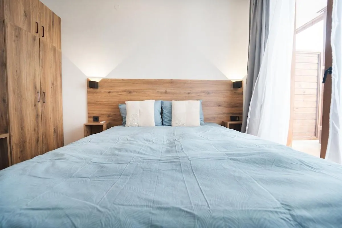 דירות Host2U Highland Hideaway בנסקו