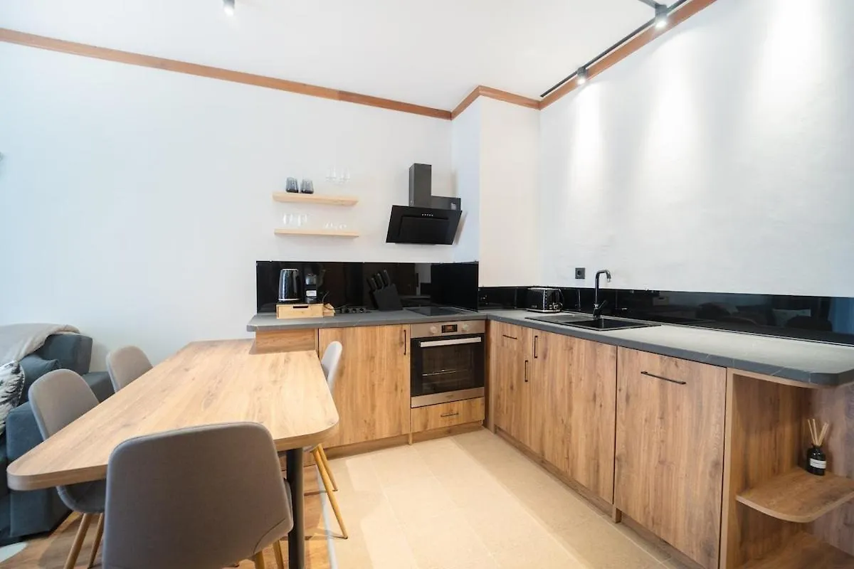 דירות Host2U Highland Hideaway בנסקו